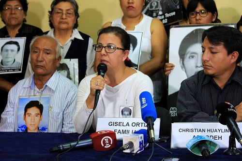 Gisela Ortiz agradeció la participación juvenil en las manifestaciones contra el indulto a Alberto Fujimori. Fotografía: Meylinn Castro / Servindi.